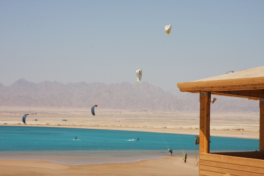 From March through November, the thermal breeze at Somabay ensures good conditions for keen kitesurfers (Somabay)