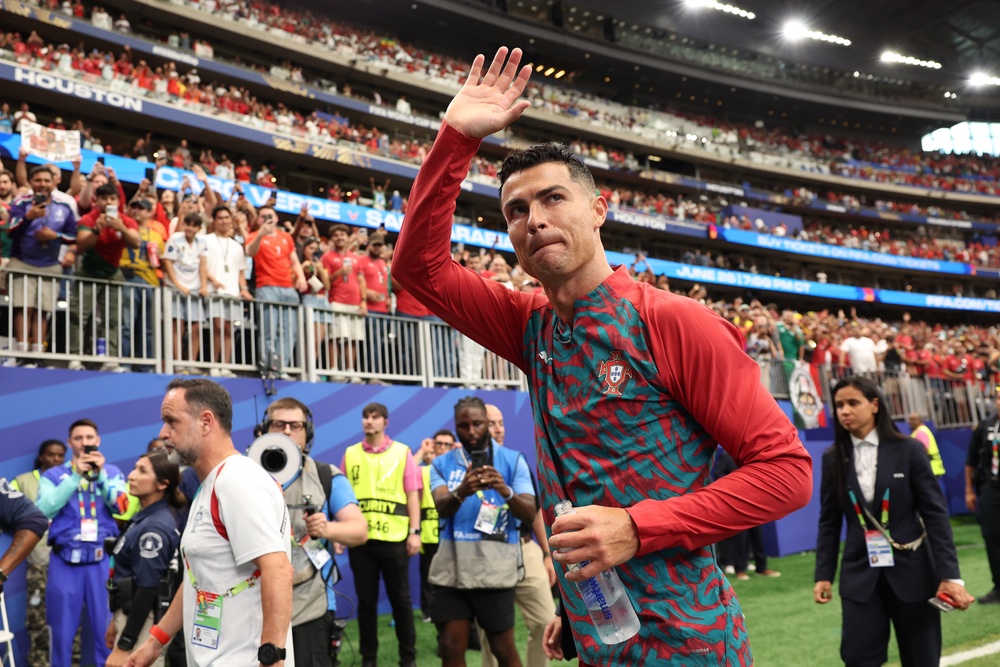 Cristiano Ronaldo #7 of Portugal applauds fans after the team's 5-0 victory (Getty)