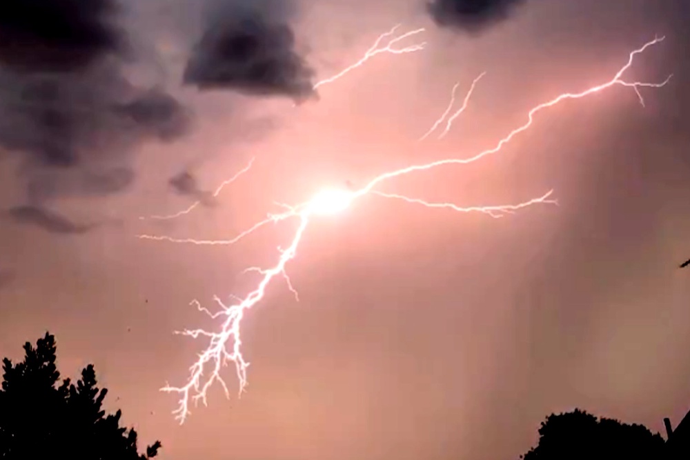 Thunderstorm and lightning in London overnight (X/@TheTacticalBrit)
