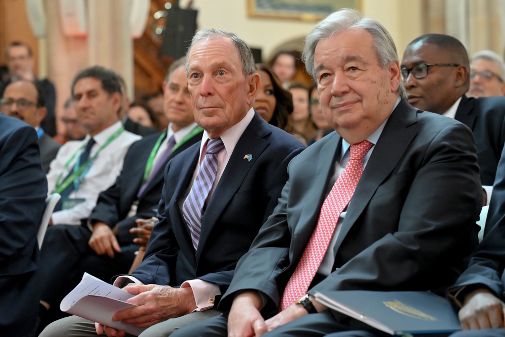 Former mayor of New York Mike Bloomberg (L) sits alongside UN Secretary-General António Guterres at London Climate Action Week (Getty)