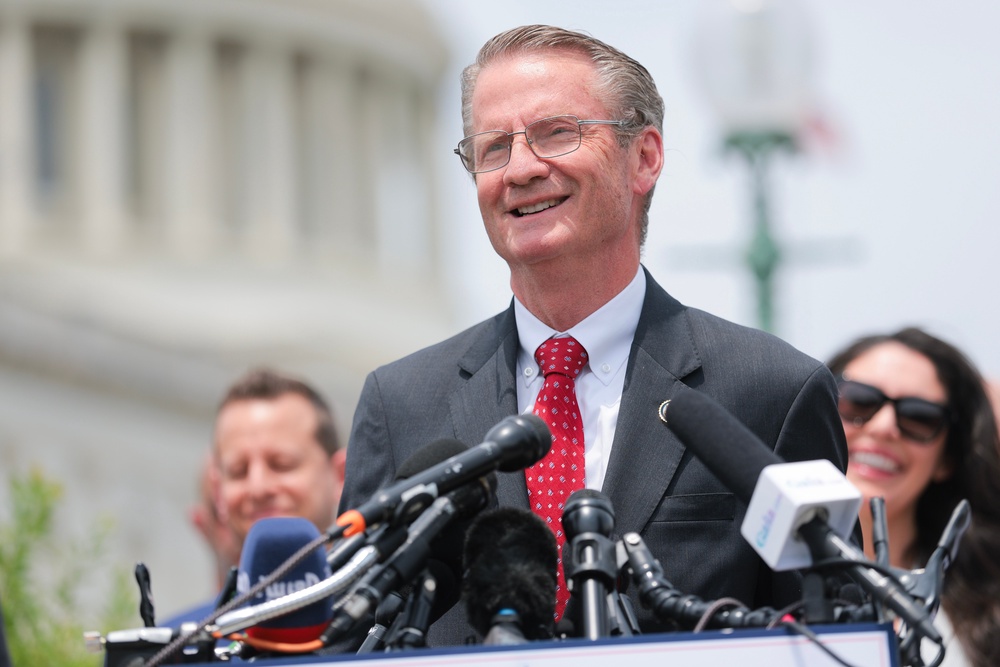 Representative Tim Burchett, a Tennessee Republican, had an unusual suggestion for President Donald Trump’s algae problem in the Lincoln Memorial Reflecting Pool — let it grow (Getty Images)