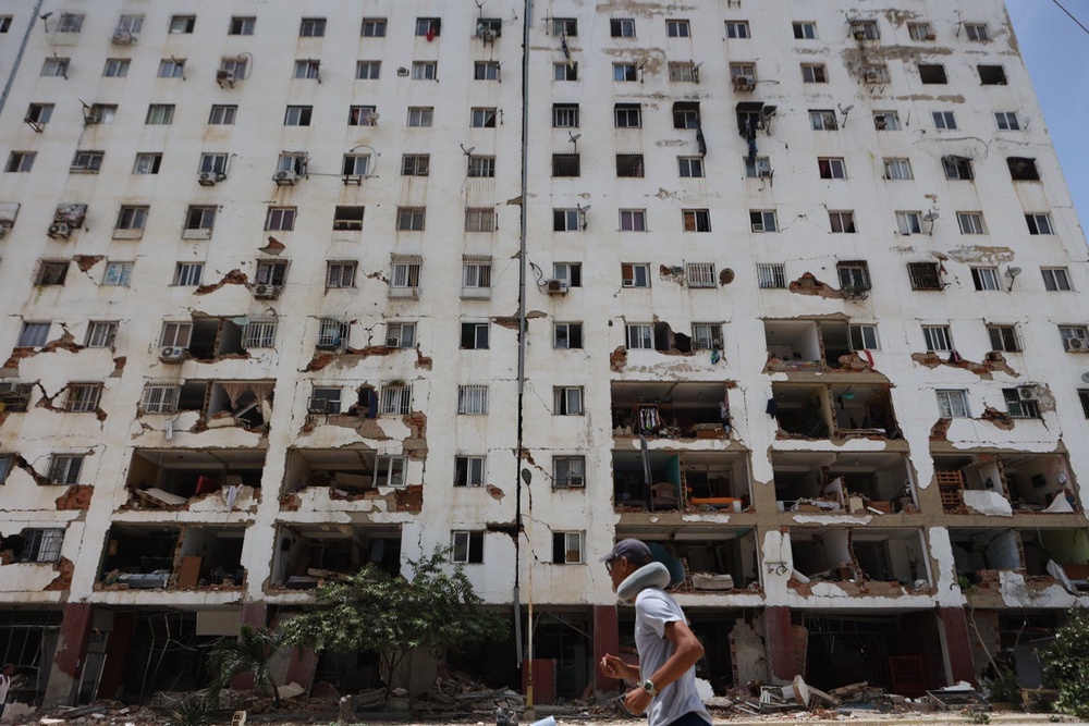 Image from: Venezuela earthquake latest: Death toll soars to 235 with 4,300 injured as crews continue rescues