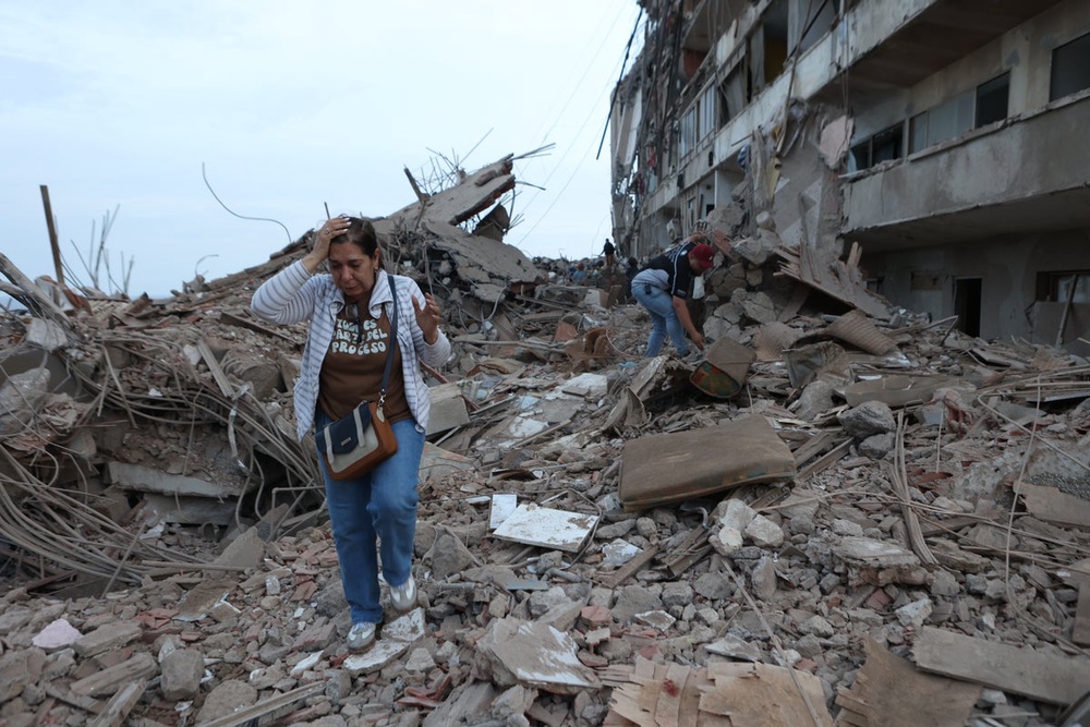 Image from: Venezuela earthquakes latest: Death toll soars to 589 with over 50,000 missing and US military arrives for aid efforts