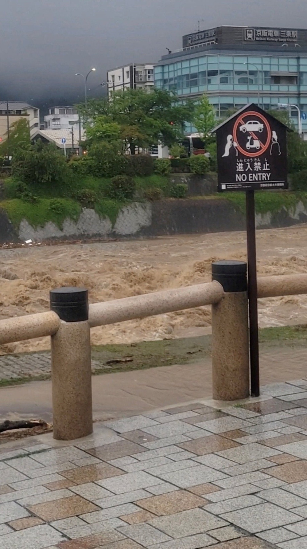 The Kamo river is flooded after heavy rainfall in Kyoto, Japan (Instagram/@murata_coco)
