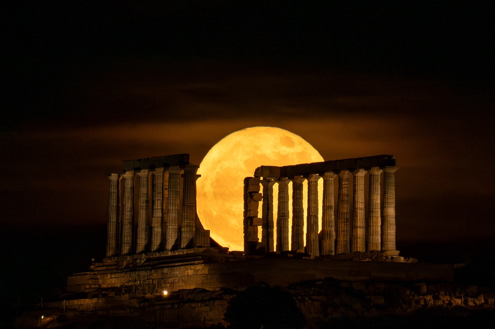 The full Moon rises behind the Greek ancient Temple of Poseidon at cape Sounion, south of Athens, on 31 May, 2026 (AFP/Getty)
