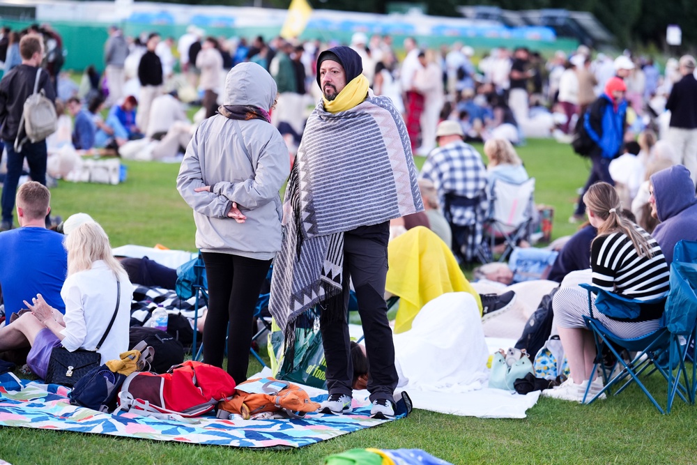 More than 9,000 people had joined the queue, according to an event steward (Mike Egerton/PA) (PA Wire)