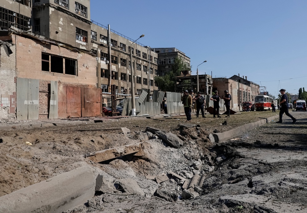 Police officers work at the site of a Russian air strike, amid Russia's attack on Ukraine, in Kharkiv, Ukraine, 29 June 2026 (Reuters)