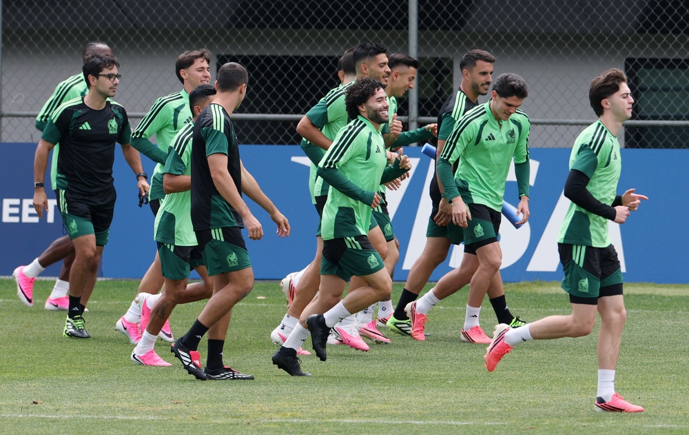 Mexico enter their last-32 tie as favourites against Ecuador (Reuters)