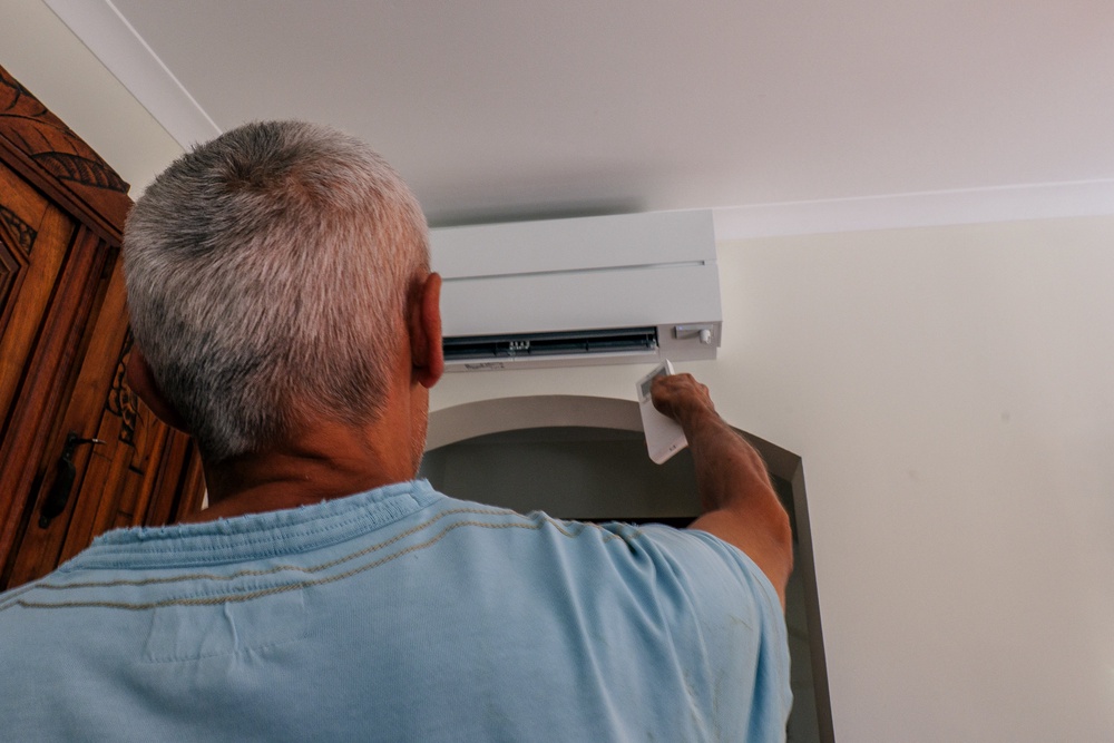 A man adjusts his air conditioning during a heatwave in Clermont-Ferrand, Auvergne-Rhone-Alpes, France on 26 June, 2026 (AFP/Getty)