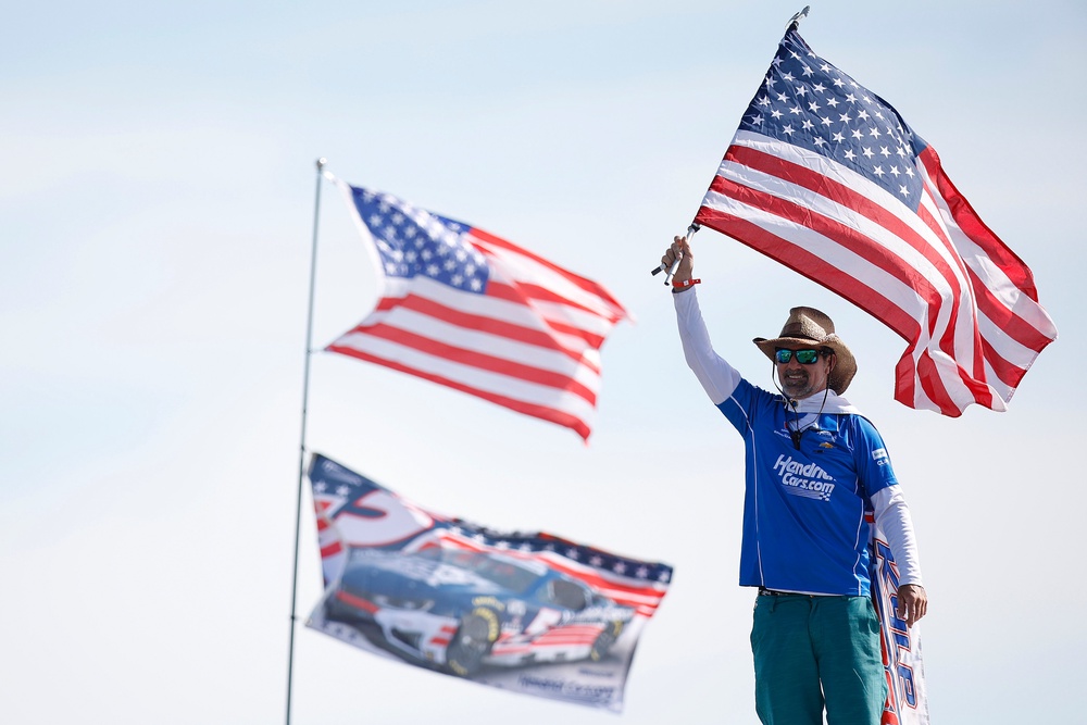 52 percent of Americans say they don’t plan to fly the Stars and Stripes this weekend, a poll found (Getty)