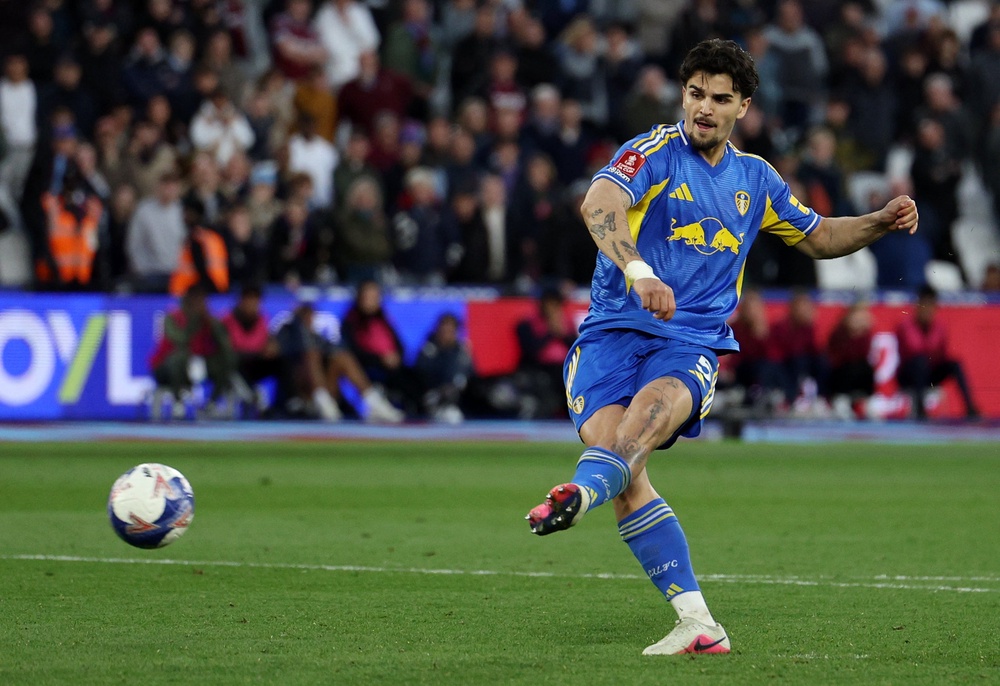 Pascal Struijk turned down a contract extension with Leeds ahead of his move to Brighton (Getty)