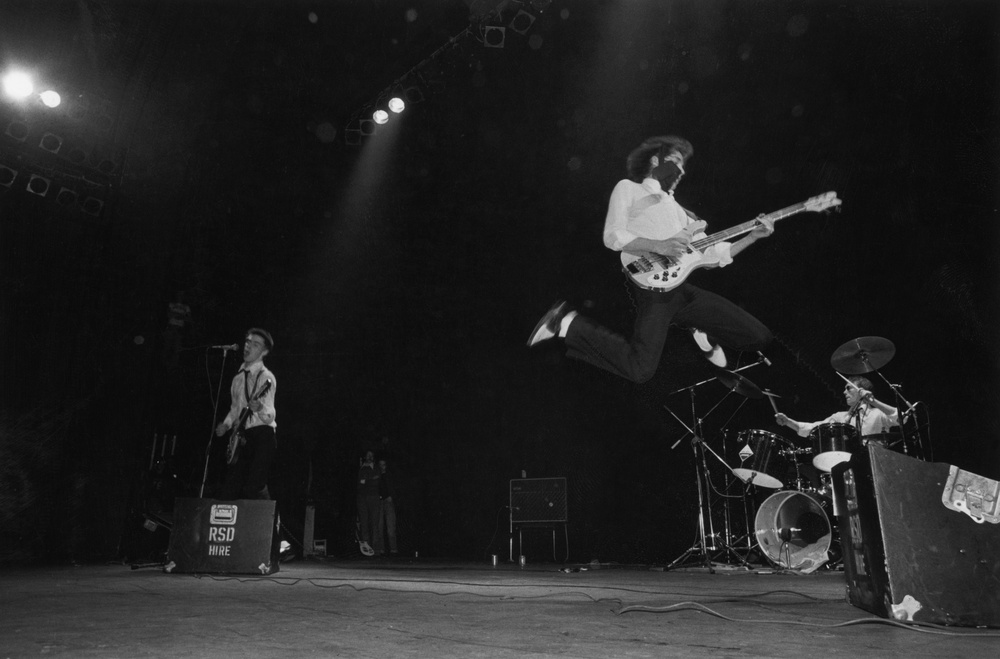 Foxton (centree) on stage with The Jam in 1977 (Getty)
