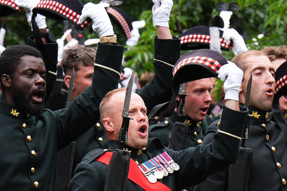 Members of the Royal Regiment of Scotland cheer the King (Aaron Chown/PA) (PA Wire)