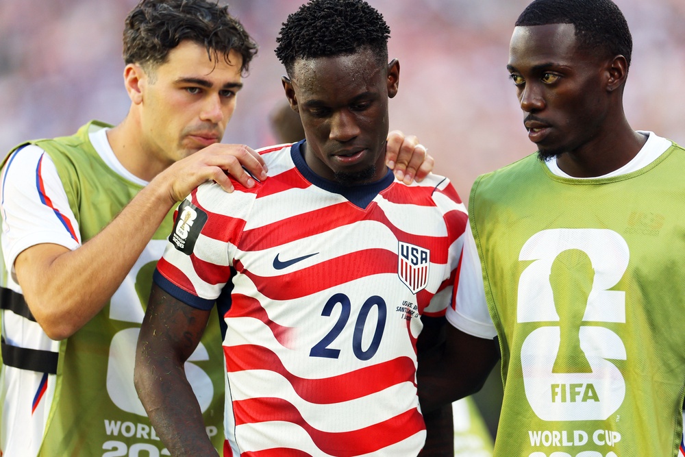 Image from: USA vs Bosnia LIVE: 10-men US ease into World Cup last-16 despite Folarin Balogun red card