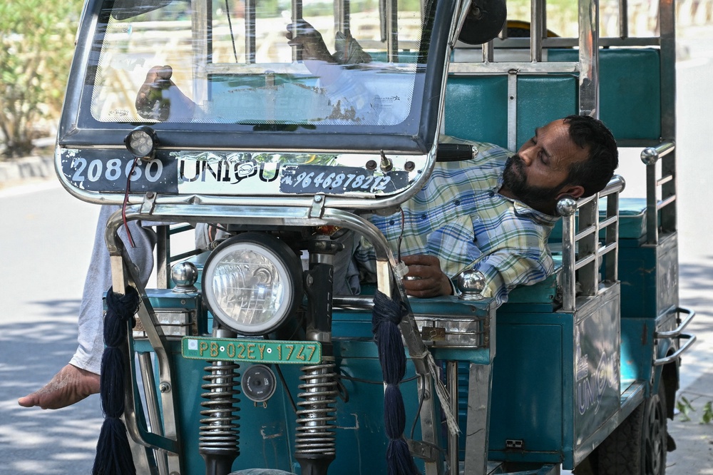 A man takes a nap inside his e-rickshaw on a hot summer day in Amritsar (AFP/Getty)