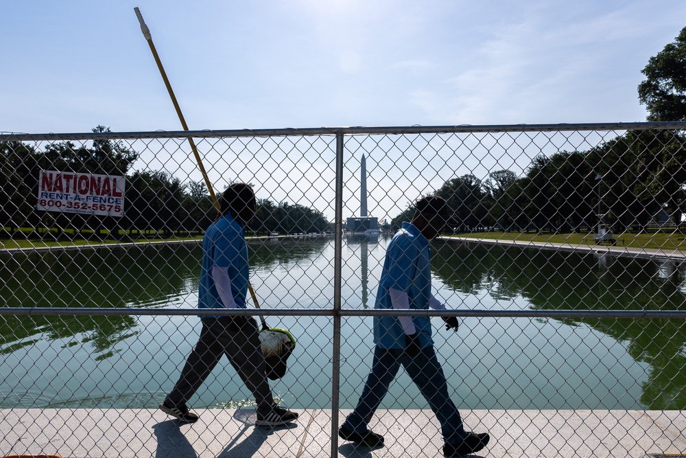 The Reflecting Pool next to the Lincoln Memorial remains largely fenced off. (Getty)