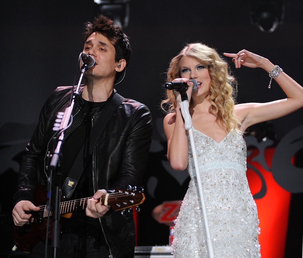 John Mayer and Taylor Swift perform onstage during Z100's Jingle Ball 2009 at Madison Square Garden. (Getty)