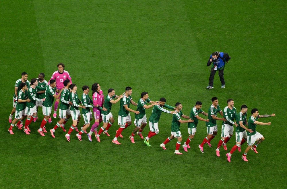 Players of Mexico celebrate by dancing after the team's victory (Getty Images)