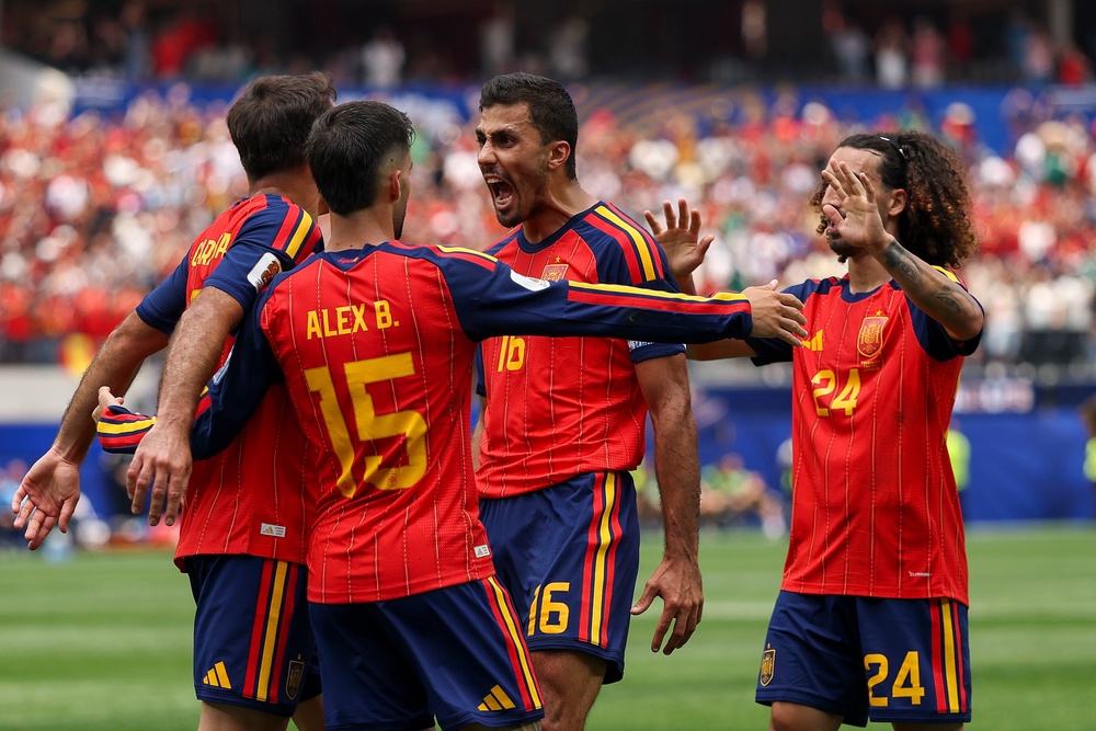 Spain may be suited to higher-level games than fellow World Cup favourites France (Getty)