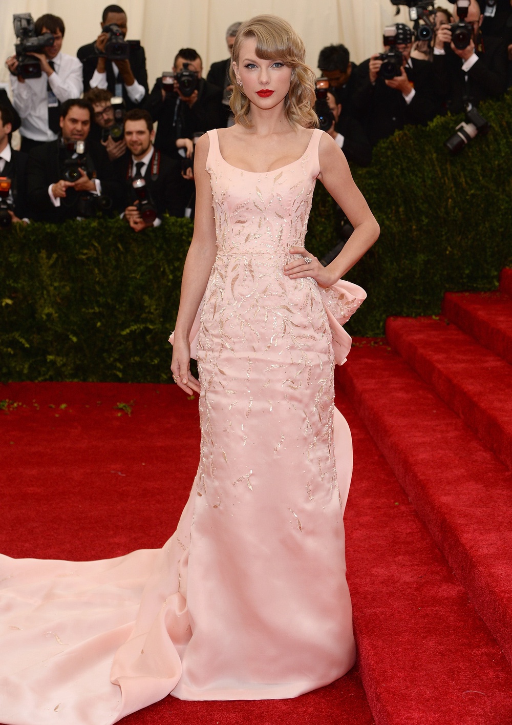 Swift donned an Oscar de la Renta gown at the 2014 Met Gala (Getty Images)