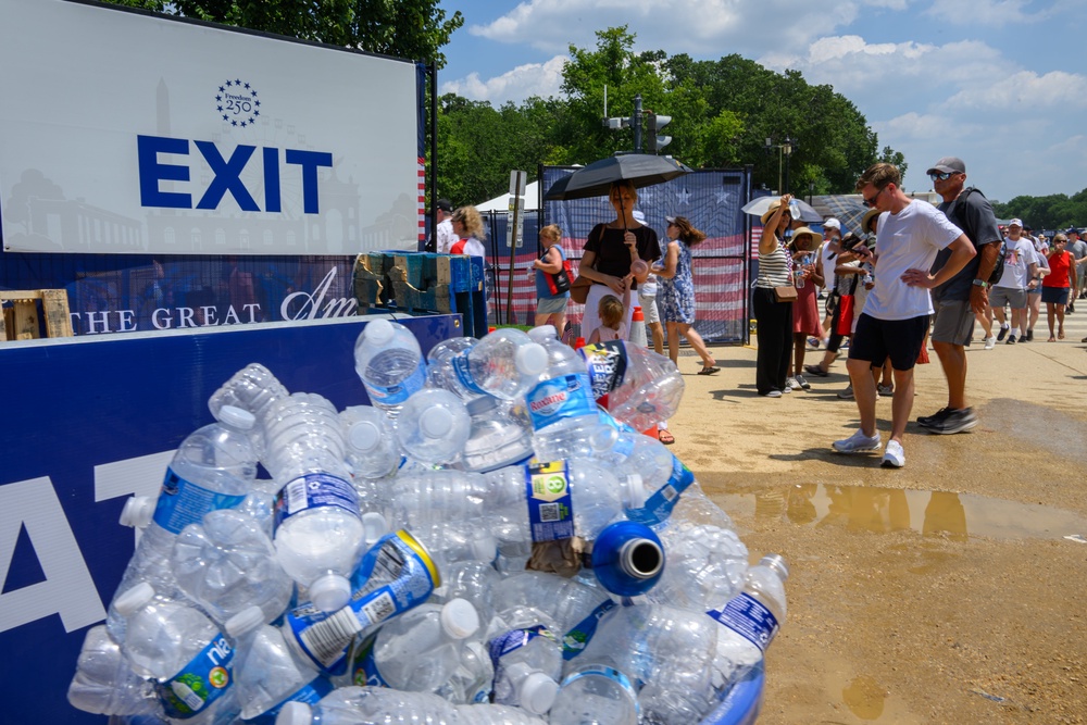 Guests leave the state fair after it was postponed until 5 p.m. ET (Getty Images)