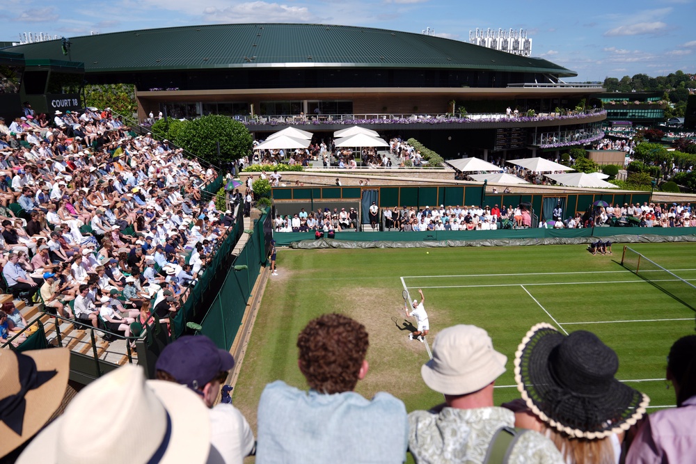 Fans crammed in to watch Arthur Fery (Ben Whitley/PA) (PA Wire)