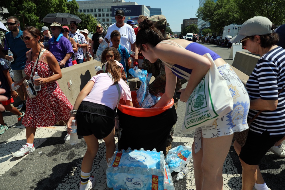 Water was made available to people in the extreme heat (Rahmat Gul/AP) (AP)