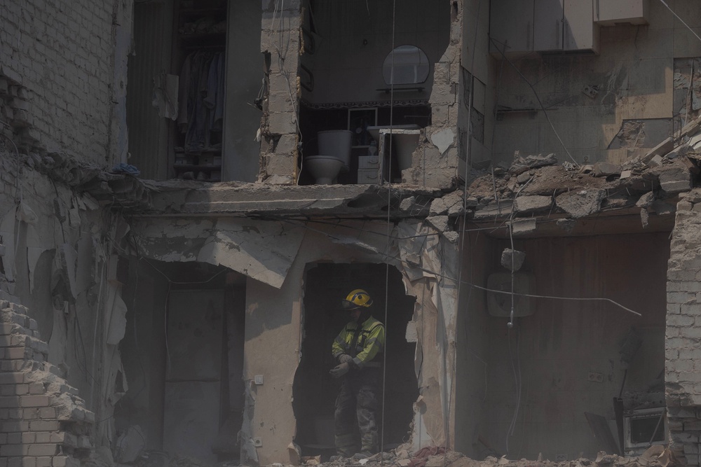 A rescue worker stands in a residential building damaged following a Russian air attack on Kyiv (AFP via Getty Images)