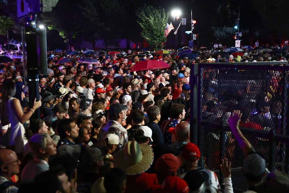 There were chaotic scenes in Washington, D.C. Saturday night as huge crowds rushed to re-enter the National Mall to watch President Donald Trump’s address to the nation on America’s 250th birthday (Getty)