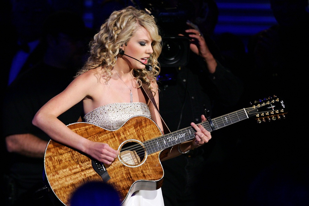 Image from: Taylor Swift-Travis Kelce wedding live: Latest details as guests congratulate happy couple