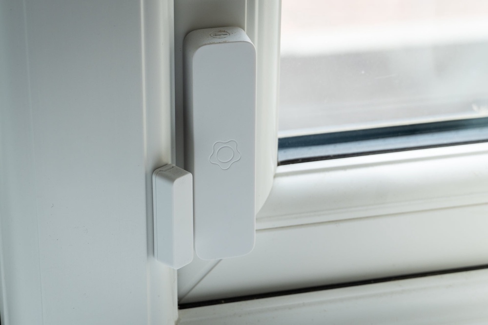 Verisure door/window shock sensor (The Independent / Alistair Charlton)