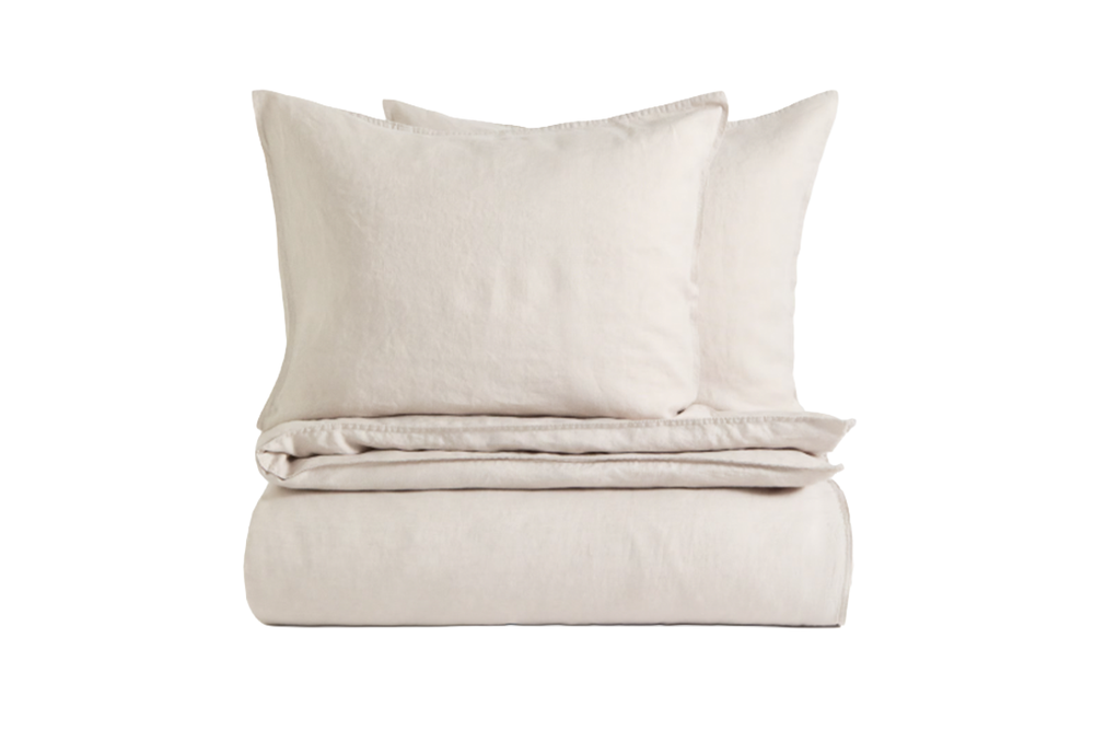Image from: Hot sleepers should switch to this type of bed sheet, according to experts