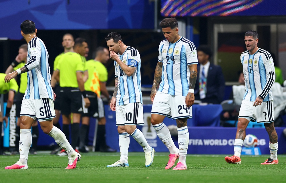 Argentina's Lionel Messi with teammates during the first half hydration break (Reuters)