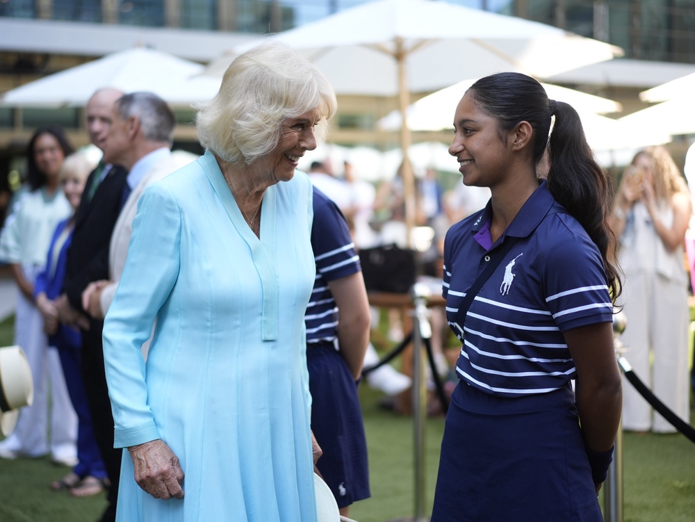Camilla spoke to ball girl Aniya, from Tiffin Girls’ School in Kingston upon Thames (Andrew Matthews/PA) (PA Wire)