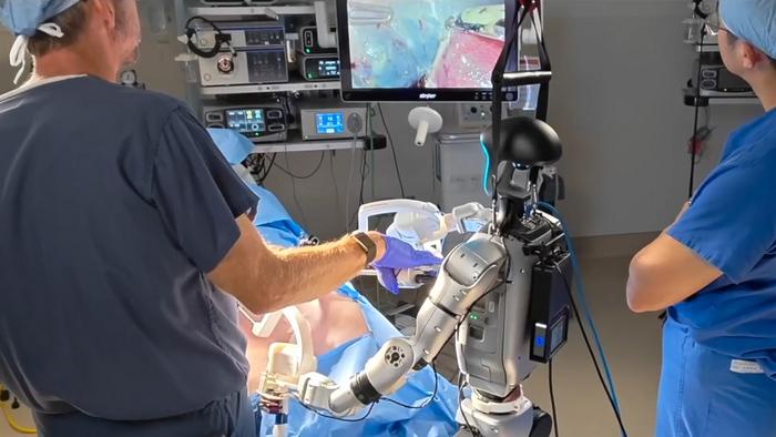 A human-robot team made up of a humanoid robot and a human surgeon acting as an assistant successfully performed a gallbladder removal (UCSD)