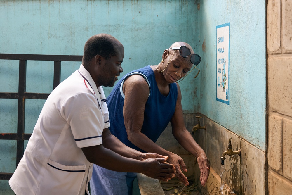 Midwife Blessings Mwaleya shows British chef and presenter Andi Oliver around the Kangolwa Health Center during a visit to the Wimbledon Foundation-funded projects with WaterAid in Malawi (LeeAnn Olwage/WaterAid)