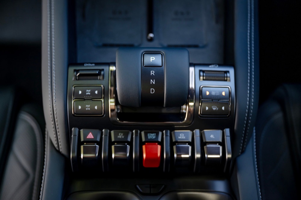 Quality-feeling, chunky switchgear complement the touchscreen in the Denza Bao 5 (Denza)