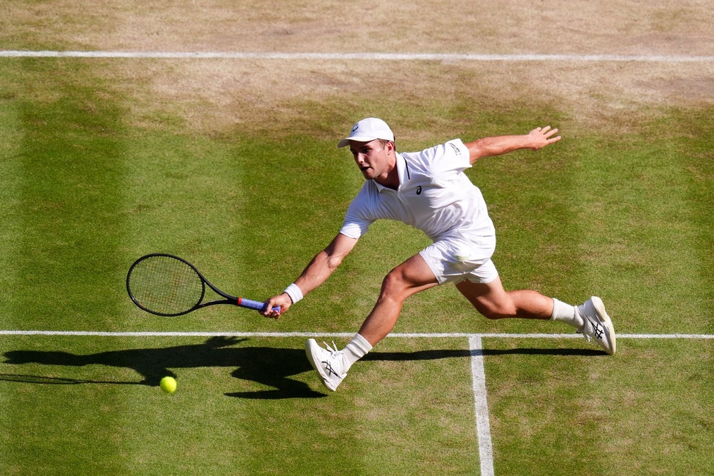 Image from: Arthur Fery v Alexander Zverev LIVE: Wimbledon latest score and updates as British wildcard’s hopes slip away in second set