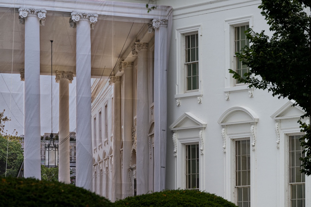 The protective covering shows the White House North Portico as if it was not covered by anything (AFP/Getty)