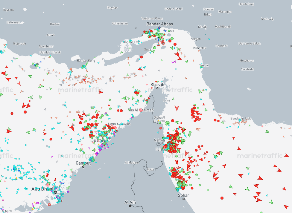 Ships gather outside strait on Thursday morning (MarineTraffic)