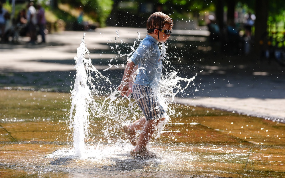 Children play in a fountain near the river Severn in Worcester (David Davies/PA) (PA Wire)
