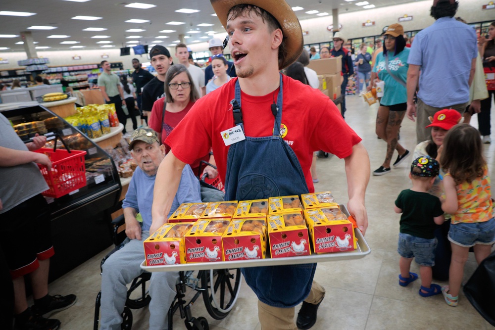 ‘Graduated with a degree in communications, currently making $19. buc-ees would pay me more to clean bathrooms,’ an X user wrote on July 6. Entry-level associates earn $20-$25 an hour, according to Buc-ee’s careers page (Getty)