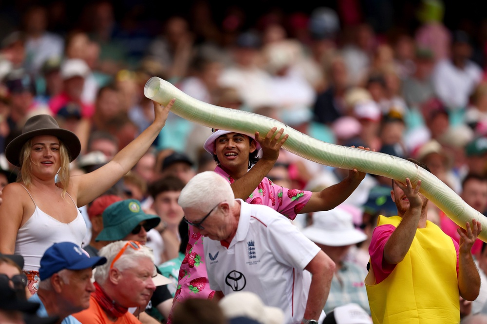 England fans make a beer snake using cups during the fifth Ashes Test in Sydney (Getty)