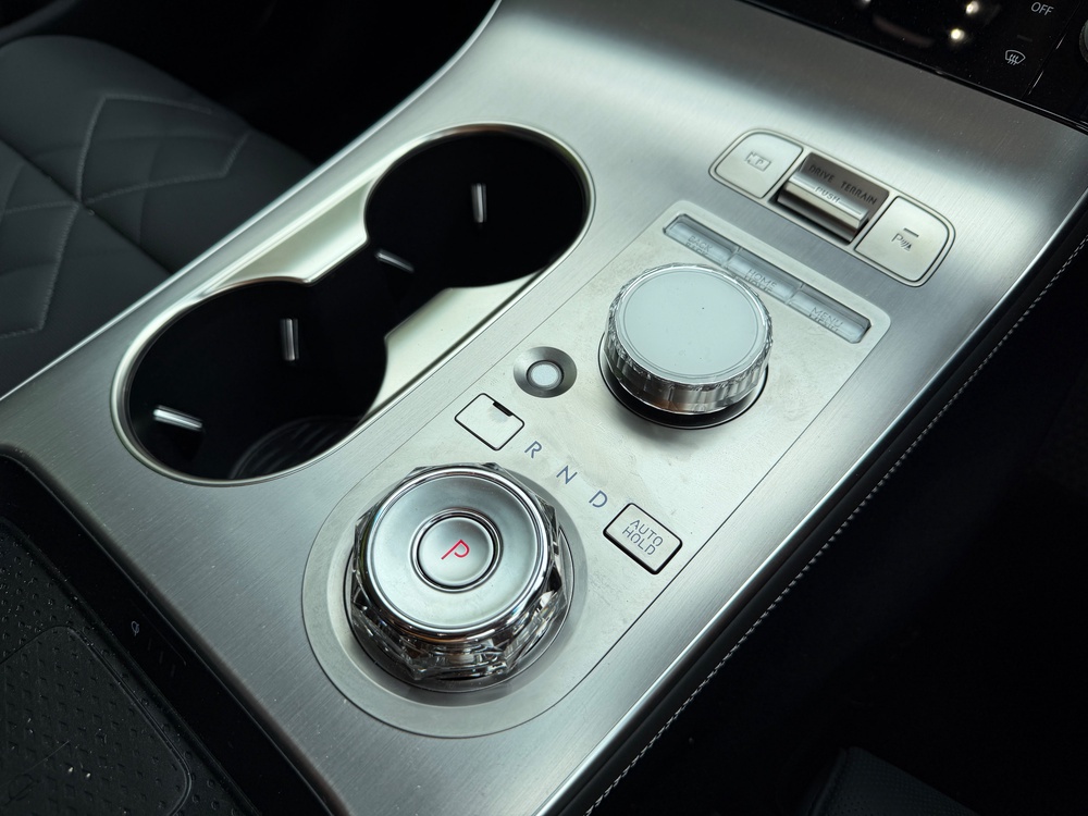 Two similarly-sized rotary controllers next to each other is a big usability no-no. (Steve Fowler)