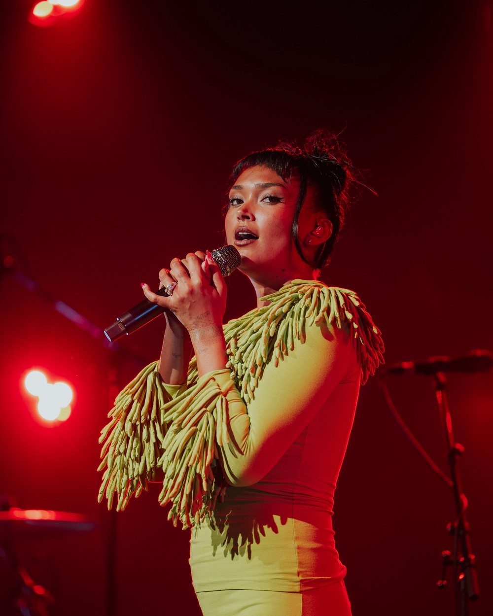 Crookes unveiled two new songs while also performing hits from her first two albums (Luana Schoch)