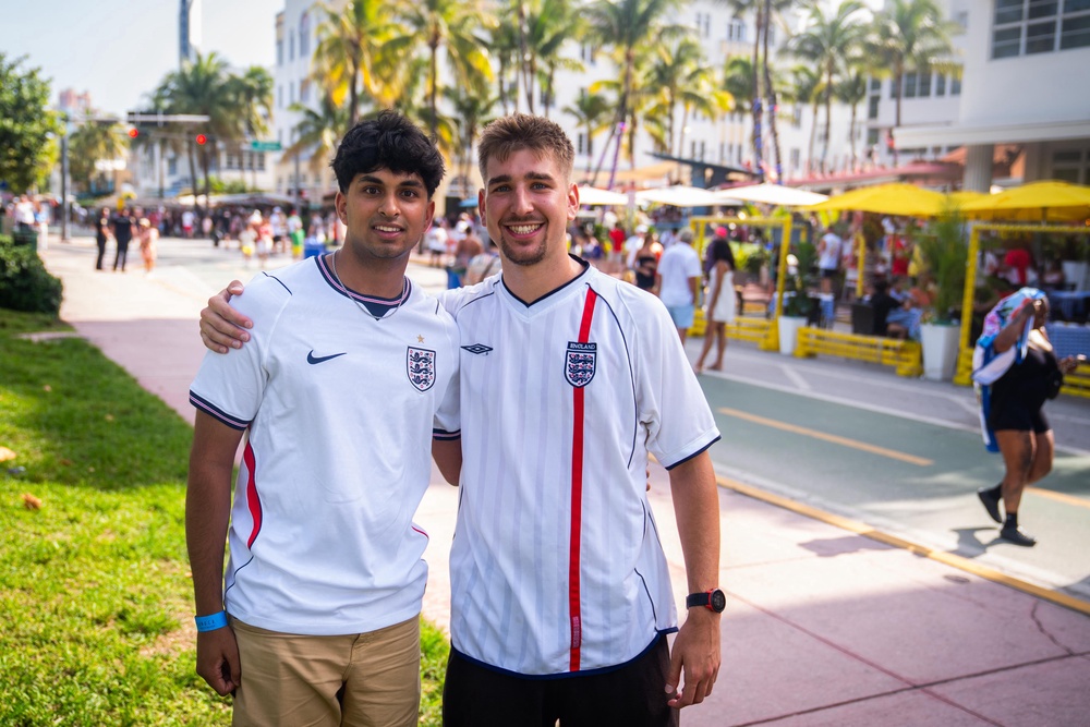 Jayden Johal, 21, and Alex Gabbitas, 22, expect England to progress (James Manning/[PA) (PA Wire)