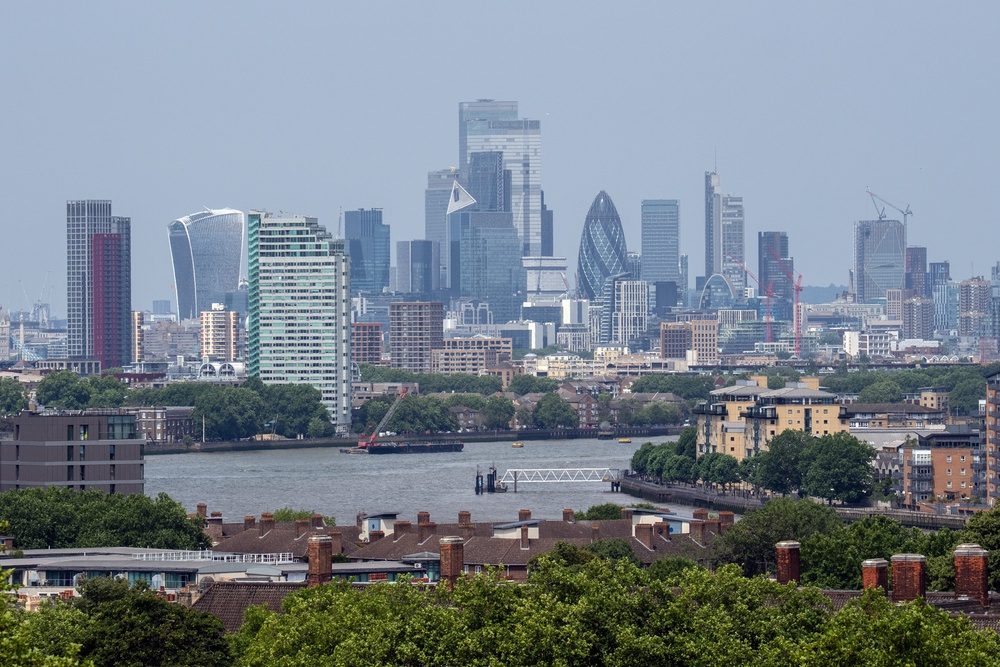 The Metropolitan Police has urged people to avoid getting in touch for non-emergencies amid a surge in 999 calls during the hot weather (Getty)