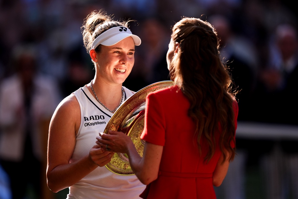 The Princess of Wales presents the Venus Rosewater Dish to Linda Noskova (PA Wire)