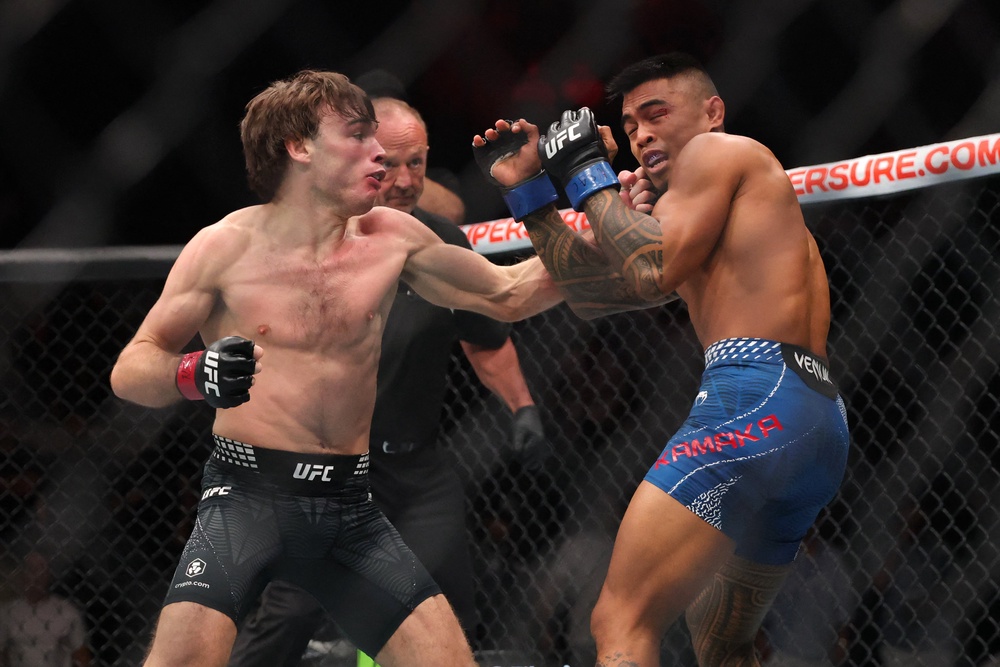Luke Riley (left) stopped Kai Kamaka III in the first round (Reuters)