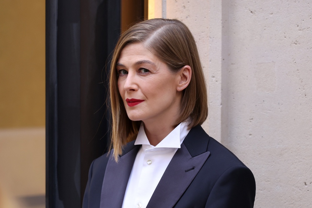 Inter Alia star Rosamund Pike called out a texting audience member last month (Getty)